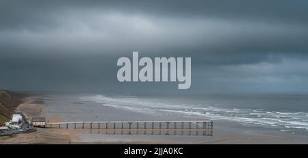 Storm approaching the pier at Saltburn-by-the-Sea Stock Photo