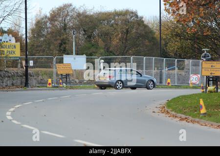 Vehicles coming and going at Gwrych Castle in Abergele, Wales the location dor ITV's 2021 'I'm A Celebrity...Get Me Out Of Here' Featuring: Atmosphere Where: Abergele, United Kingdom When: 20 Nov 2021 Credit: WENN.com Stock Photo