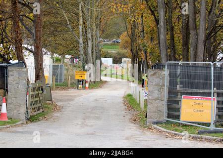 Vehicles coming and going at Gwrych Castle in Abergele, Wales the location dor ITV's 2021 'I'm A Celebrity...Get Me Out Of Here' Featuring: Atmosphere Where: Abergele, United Kingdom When: 20 Nov 2021 Credit: WENN.com Stock Photo