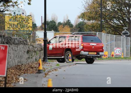 Vehicles coming and going at Gwrych Castle in Abergele, Wales the location dor ITV's 2021 'I'm A Celebrity...Get Me Out Of Here' Featuring: Atmosphere Where: Abergele, United Kingdom When: 20 Nov 2021 Credit: WENN.com Stock Photo