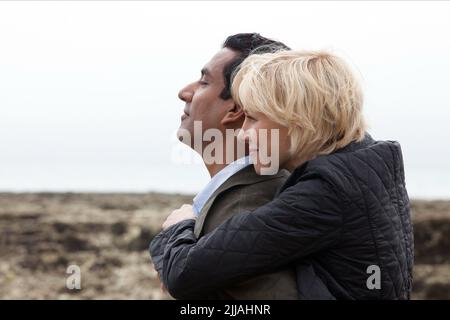 Naomi watts and naveen andrews hi-res stock photography and images - Alamy