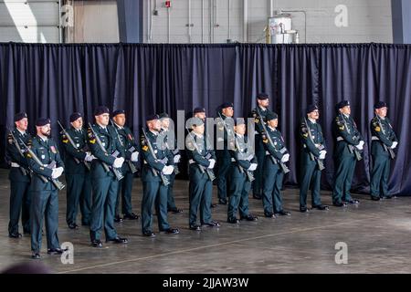 Edmonton, Canada. 24th July, 2022. The arrival guard is in place to welcome the Holy Father with soldiers from 1 Canadian Mechanized Brigade Group (1 CMBG) to welcome Pope Francis as he Arrives in Canada. Credit: SOPA Images Limited/Alamy Live News Stock Photo