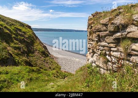Scenic View of Greencliff Beach and North Devon Coast Towards Clovelly from the Lime Kiln by the South West Footpath: Greencliff, Near Bideford, Devon Stock Photo