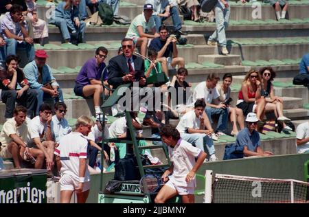 The American tennis player Jimmy Arias, before a men's singles match of the French Open on Court n°2. Paris, Roland-Garros stadium, June 1990 Stock Photo