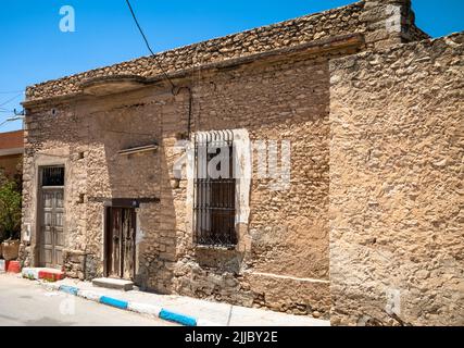 The entrance to an ancient traditional house in El Jem, Tunisia. El Jem is an ancient settlement, known as Thysdrus under Roman occupation. Stock Photo