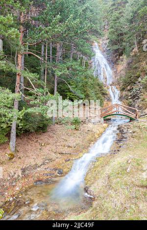 Sibiscal waterfall in the Natural Park of Valles Occidentales, Aisa, Huesca, Spain Stock Photo