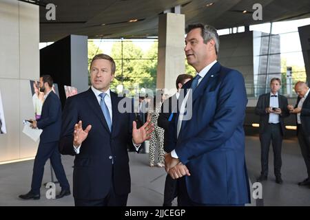 From left: BMW Management Chairman Oliver ZIPSE with Markus SOEDER (Prime Minister of Bavaria and CSU Chairman). Anniversary event ?50 years BMW high-rise? on July 22nd, 2022 in Munich ?SVEN SIMON Fotoagentur GmbH & Co. Pressefoto KG # Prinzess-Luise-Str. 41 # 45479 M uelheim / R uhr # Tel. 0208/9413250 # Fax. 0208/9413260 # GLS Bank # BLZ 430 609 67 # Account 4030 025 100 # IBAN DE75 4306 0967 4030 0251 00 # BIC GENODEM1GLS # www.svensimon.net. Stock Photo