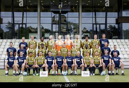 ARNHEM - Netherlands, 2022-07-25 14:30:25 ARNHEM - (VLNR) Top row: Mirjam Clifford (team manager), Melle Meulensteen, Mohamed Sankoh, Tomas Hajek, Daan Reiziger, Jeroen Houwen, Ferro, Ryan Flamingo, Daan Huisman, Matthijs Edelenbos (equipment manager), middle row: Tijmen Gores (physiotherapist ), Chris van Dee (equipment manager), Sondre Tronstad, Romaric Yapi, Thomas Buitink, Matus Bero, Nikolai Baden Frederiksen, Carlens Arcus, Enzo Cornelisse, Rene Ultzen (equipment manager), Koen Verheijden (physiotherapist), bottom row: Tim Arends (physical trainer ), Dennis van der Meulen (video analyst) Stock Photo