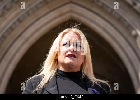 The mother of Archie Battersbee, Hollie Dance speaks to the media outside the Royal Courts of Justice, London. The parents of Archie, 12, have lost their appeal to prevent their son's life support being switched off. Picture date: Monday July 25, 2022. Stock Photo
