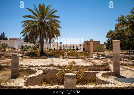 A view across the archeological park towards 'Dar Afrika', a reconstructed Roman villa, at the El Jem Archeological Museum in Tunisia. Stock Photo