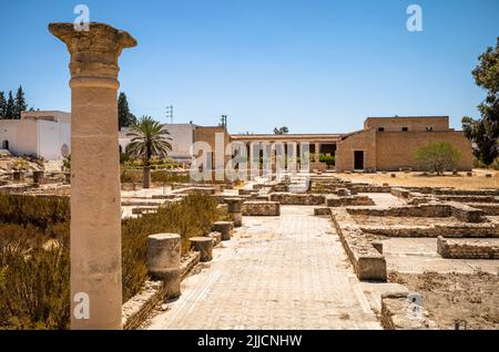 A view across the archeological park towards 'Dar Afrika', a reconstructed Roman villa, at the El Jem Archeological Museum in Tunisia. Stock Photo