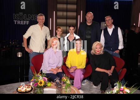 Back row from left: Basti CAMPMANN, singer of the band Kasalla, musician, Clara and Luise ANDREES, identical twins, suffer from an FASD, Sven PISTOR, moderator, Guido FIEDLER, lieutenant colonel, soldier, Front row from left: Maren KROYMANN, actress, Presenter Bettina BOETTINGER, B?ttinger, Angelika MILSTER, actress, singer, guest on the show 'Koelner Treff', on WDR television, July 22nd, 2022. ? Stock Photo