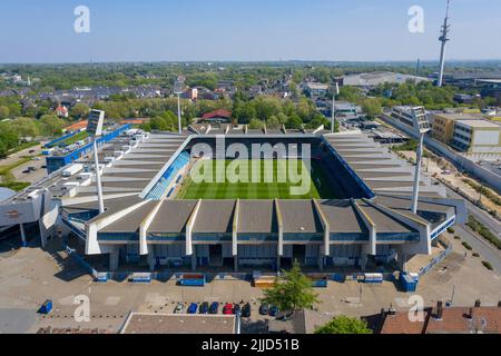 Bochum, Deutschland. 27th Apr, 2020. firo: April 27th, 2020, football, 2nd Bundesliga, season 2019/2020, VfL Bochum 1848, suspension of the matchdays until at least the beginning of May 2020, due to Corona, coronavirus, Covid-19, VONOVIA RUHRSTADION, from above, aerial view, drone, drone photo, empty stadium, pitch checkerboard pattern, Castroper Strasse on the right Credit: dpa/Alamy Live News Stock Photo