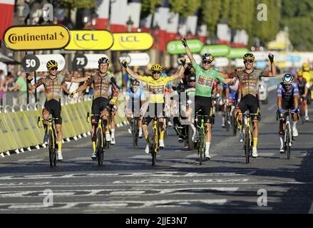 Paris, France - July 24, 2022, Sepp Kuss of USA and Jumbo - Visma, Tiesj Benoot of Belgium and Jumbo - Visma, winner and yellow jersey Jonas Vingegaard of Denmark and Jumbo - Visma, winner of green jersey for best sprinter Wout van Aert of Belgium and Jumbo - Visma, Christophe Laporte of France and Jumbo - Visma celebrate while crossing the finish line of stage 21 of the Tour de France 2022, cycling race from Paris La Defense Arena to Paris Champs-Elysees (116 Km) on July 24, 2022 in Paris, France - Photo: Jean Catuffe/DPPI/LiveMedia Stock Photo