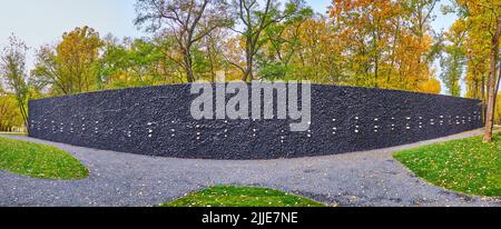 KYIV, UKRAINE - OCT 17, 2021: Panorama of Crystal Wailing Wall in Babyn Yar (Babi Yar) Holocaust Memorial Park, surrounded with autumn garden, on Oct Stock Photo