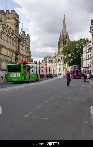 View down High Street tourists and buildings, with University Church of St Mary the Virgin in background, Oxford Oxfordshire, UK Stock Photo