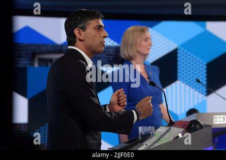 (220726) -- STOKE-ON-TRENT, July 26, 2022 (Xinhua) -- Former British Chancellor of the Exchequer Rishi Sunak (L) and Foreign Secretary Liz Truss take part in a debate organized by the BBC in Hanley, Stoke-on-Trent, Britain, July 25, 2022. Sunak and Truss have emerged as the final two candidates for the leadership race of the ruling Conservative party. (Jeff Overs/BBC/Handout via Xinhua) (For editorial use only)(NOTE TO EDITORS: Not for use more than 21 days after issue. You may use this picture without charge only for the purpose of publicising or reporting on current BBC programming, personne