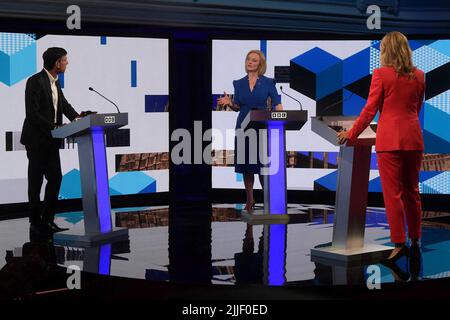 (220726) -- STOKE-ON-TRENT, July 26, 2022 (Xinhua) -- Former British Chancellor of the Exchequer Rishi Sunak (L) and Foreign Secretary Liz Truss (C) take part in a debate organized by the BBC in Hanley, Stoke-on-Trent, Britain, July 25, 2022. Sunak and Truss have emerged as the final two candidates for the leadership race of the ruling Conservative party. (Jeff Overs/BBC/Handout via Xinhua) (For editorial use only)(NOTE TO EDITORS: Not for use more than 21 days after issue. You may use this picture without charge only for the purpose of publicising or reporting on current BBC programming, pers