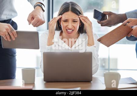 Todays just not my day. a young businesswoman feeling stressed out in a demanding office environment at work. Stock Photo