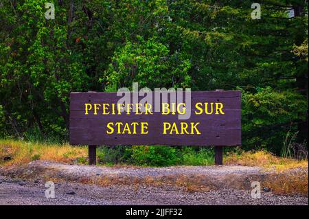 Welcome sign at the entrance to Pfeiffer Big Sur State Park in California Stock Photo