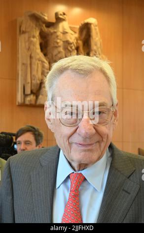 Karlsruhe, Germany. 26th July, 2022. Heinrich Weiss, entrepreneur and former president of the Federation of German Industries (BDI), is waiting in the Federal Constitutional Court as a complainant for the examination of EU Corona funds worth billions of euros. Credit: Uli Deck/dpa/Alamy Live News Stock Photo