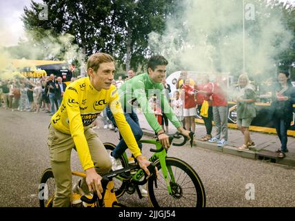 DEN BOSCH - The Dane Jonas Vingegaard and Belgian Wout van Aert (R) arrive for the ceremony at the headquarters of cycling team Jumbo-Visma. After Bjarne Riis, cyclist Vingegaard became the second Dane to finish the Tour de France as the winner. ANP SEM VAN DER WAL Stock Photo