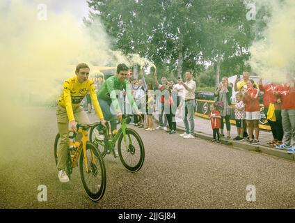 DEN BOSCH - The Dane Jonas Vingegaard and Belgian Wout van Aert (R) arrive for the ceremony at the headquarters of cycling team Jumbo-Visma. After Bjarne Riis, cyclist Vingegaard became the second Dane to finish the Tour de France as the winner. ANP SEM VAN DER WAL Stock Photo