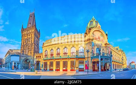 The Gothic Powder Tower and Municipal House (Smetana Hall), decorated with moulding, sculptures, and mosaic panel, Prague, Czech Republic Stock Photo