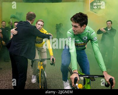 DEN BOSCH - The Dane Jonas Vingegaard and Belgian Wout van Aert (R) arrive for the ceremony at the headquarters of cycling team Jumbo-Visma. After Bjarne Riis, cyclist Vingegaard became the second Dane to finish the Tour de France as the winner. ANP SEM VAN DER WAL Stock Photo