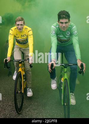 DEN BOSCH - The Dane Jonas Vingegaard and Belgian Wout van Aert (R) arrive for the ceremony at the headquarters of cycling team Jumbo-Visma. After Bjarne Riis, cyclist Vingegaard became the second Dane to finish the Tour de France as the winner. ANP SEM VAN DER WAL Stock Photo