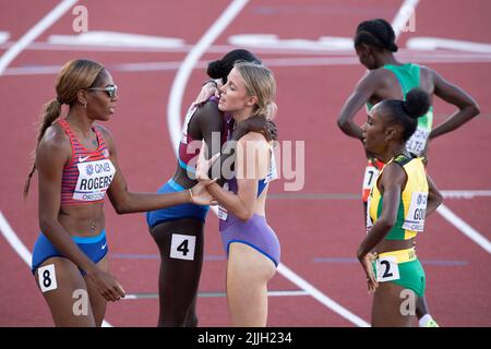 Athing Mu (USA) and Keely Hodgkinson (GB&NI) competing in the