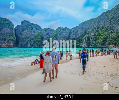 07 26 2022 - Maya Bay, Thailand. Many tourists standing in the beach of Maya Bay in Thailand Stock Photo