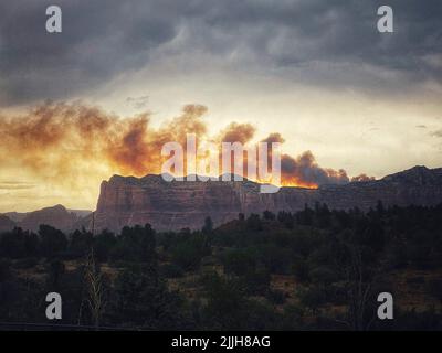 Sedona, United States. 17 July, 2022. Smoke rises from the Committee Fire burning on the back side of Munds Mountain in the Coconino National Forest, July 17, 2022 near Sedona, Arizona.  Credit: Grant Cloud/USFS/Ģ����ý Live News Stock Photo