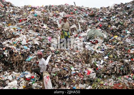 Dhaka, Bangladesh. 26th July, 2022. Pickers collect non-biodegradable waste at a garbage dump in Dhaka to be used in the recycling industry. In urban areas of Bangladesh around 25,000 tonnes of garbage is generated per day; Total solid waste is foresee to increase to 47,000 tons per day by 2025. on July 26, 2022 in Dhaka, Bangladesh. (Credit Image: © Habibur Rahman/eyepix via ZUMA Press Wire) Stock Photo