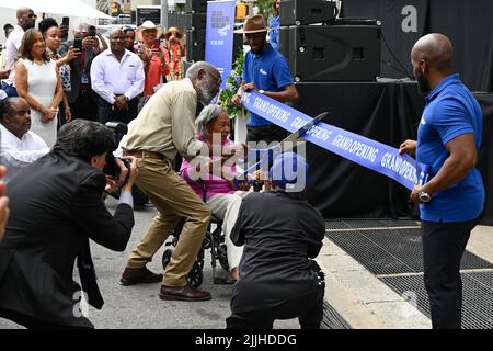 Jackie Robinson Museum opens in lower Manhattan, Rachel Robinson in  attendance