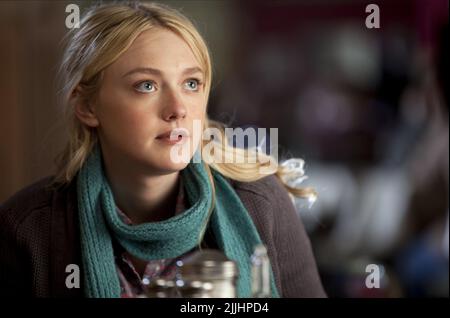DAKOTA FANNING, THE MOTEL LIFE, 2012 Stock Photo - Alamy