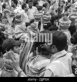 Delhi, India April 03 2022 - Women with Kalash on head during Jagannath Temple Mangal Kalash Yatra, Indian Hindu devotees carry earthen pots containin Stock Photo