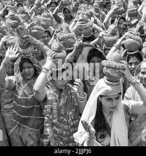 Delhi, India April 03 2022 - Women with Kalash on head during Jagannath Temple Mangal Kalash Yatra, Indian Hindu devotees carry earthen pots containin Stock Photo