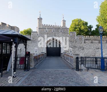London, Greater London, England, June 22 2022: Tower of London gate and visitor exit point. Stock Photo
