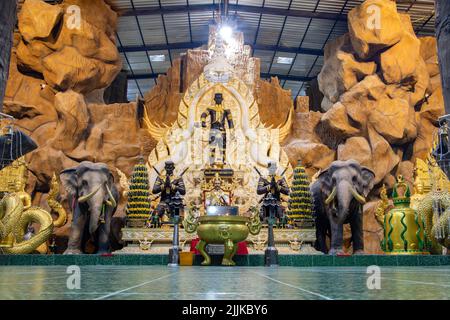 THAILAND, JUNE 11 2022, A statues of the standing King Naresuan the Great and the sitting king Rama V with soldiers  inside Buddhist temple Maniwong Stock Photo
