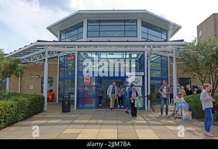 Hospital main entrance at NHS, at Warrington hospital, Lovely Lane, Warrington, Cheshire, England, UK, WA5 1QG Stock Photo
