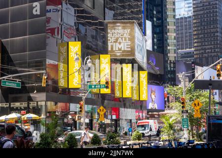 Olive Garden Italian Restaurant in Times Square, NYC, 2022 Stock Photo