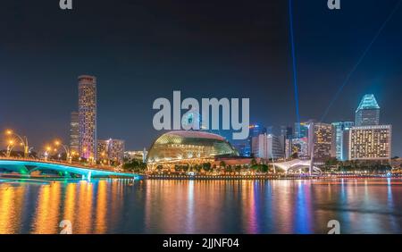 Singapore skyline featuring Suntec City with Esplanade, the Jubilee Bridge, The Float and various luxury hotels at night Stock Photo