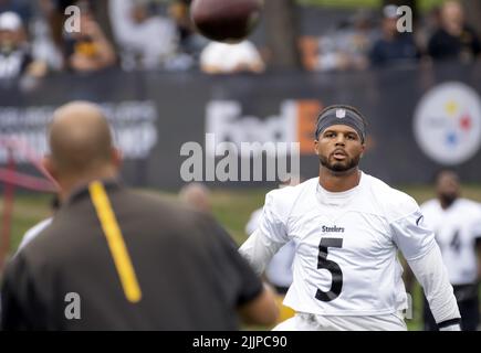 Latrobe, United States. 27th July, 2022. Pittsburgh Steelers quarterback Chris Oladokun (5) throws during the first day of practice at training camp at Saint Vincent College in Latrobe Pennsylvania on Wednesday, July 27, 2022 Photo by Archie Carpenter/UPI Credit: UPI/Alamy Live News Stock Photo