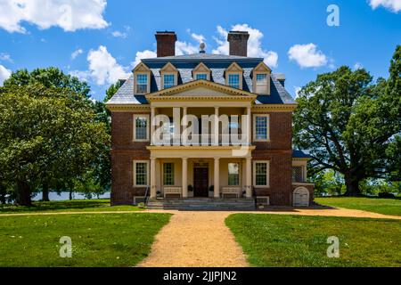 MAIN HOUSE (1723-1738) SHIRLEY PLANTATION (1613) HOPEWELL VIRGINIA USA