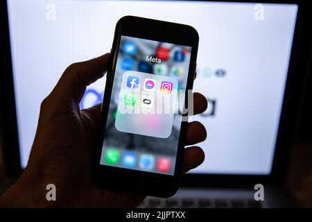 Turkey. 28th July, 2022. In this photo illustration, the app icons of Facebook, Messenger, Instagram, WhatsApp, and Oculus VR seen displayed on a smartphone with a Meta logo in the background. Credit: SOPA Images Limited/Alamy Live News Stock Photo