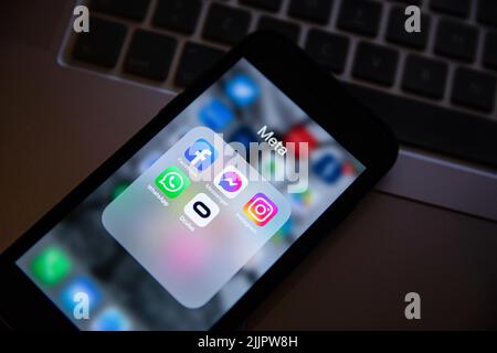 Turkey. 28th July, 2022. In this photo illustration, the app icons of Facebook, Messenger, Instagram, WhatsApp, and Oculus VR seen displayed on a smartphone with a Meta logo in the background. (Photo by Onur Dogman/SOPA Images/Sipa USA) Credit: Sipa USA/Alamy Live News Stock Photo