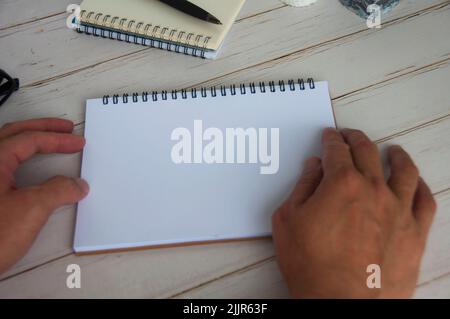 Blank white notepad with space customizable for text or ideas. Copy space Stock Photo