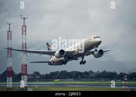 A shot of an Etihad Airways Boeing 787 Dreamliner airliner at the Dublin Airport Stock Photo