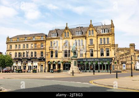 Sir Robert Peel statue in market place Bury town centre, Greater Manchester, with British pubs behind, Peel was a former Prime Minister and police, UK Stock Photo